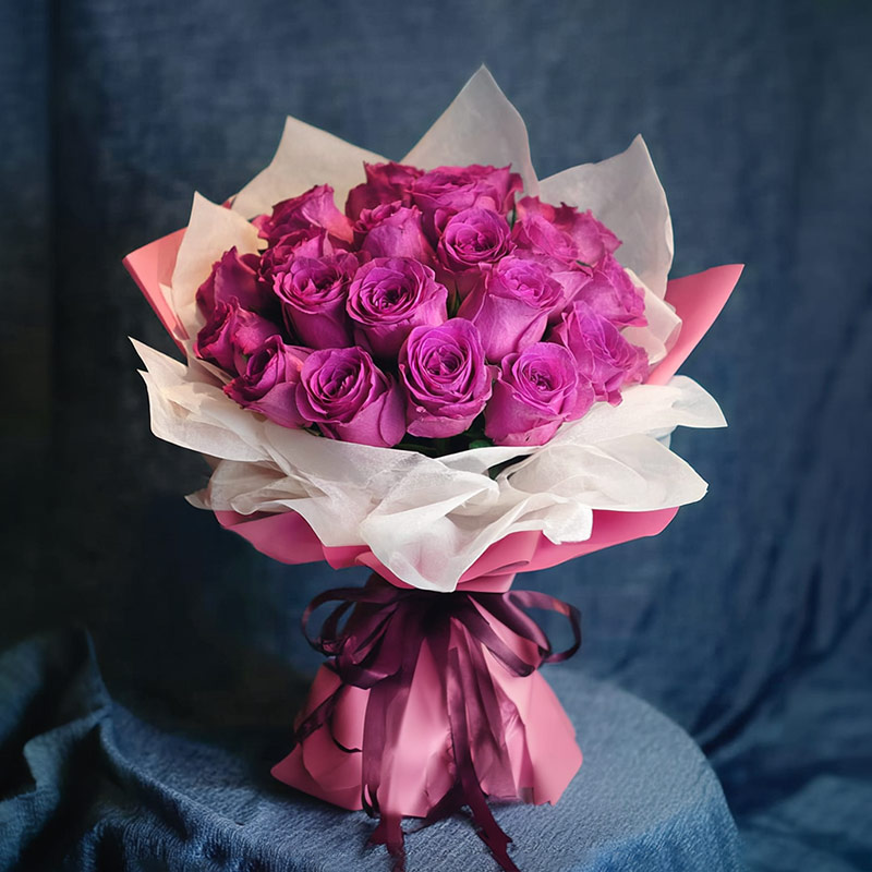 Are Christmas red roses expensive in Jurong East?